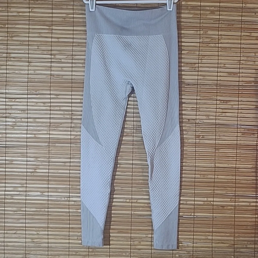 Fitted 2pc Full Support Workout/Running Set 🏃♀️👟 - Picture 2 of 10